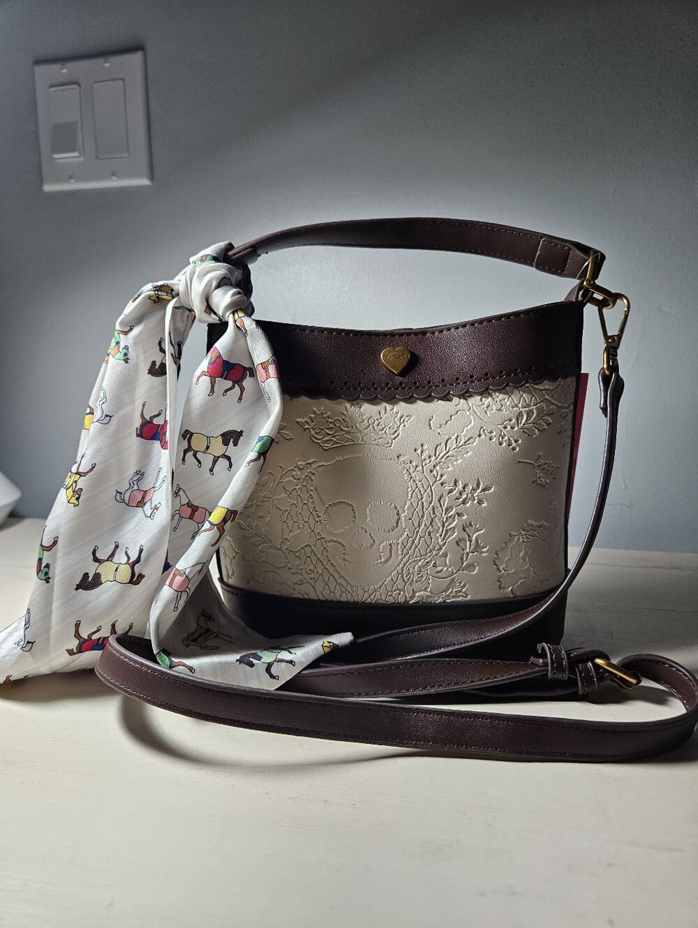 NWT Betsey Johnson Xolarisa Skull Boss Crossbody Bucket Bag w/ Scarf Cream/Brown